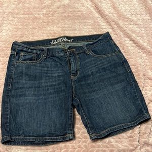Like new. Sz 8. Old Navy Shorts
